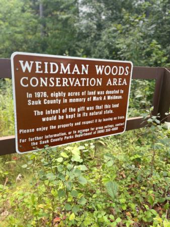 Picture showing the Weidman Woods sign. 
